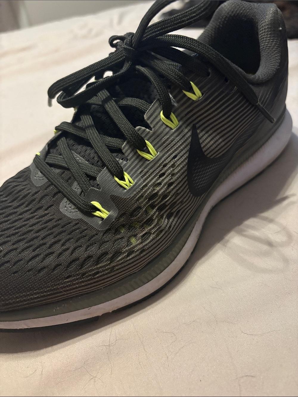 Nike Men’s Black Athletic Sneakers with Neon Yellow Accents